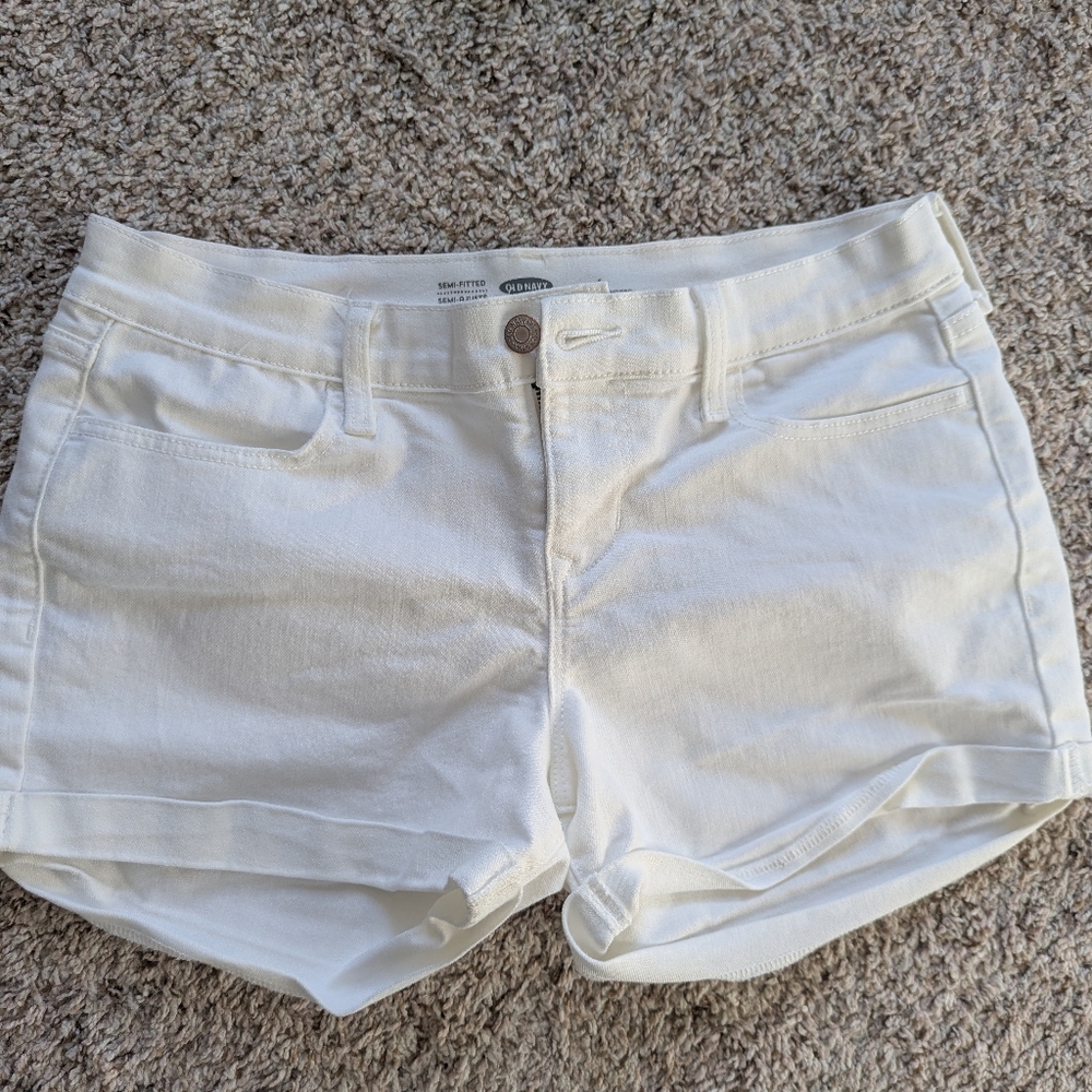 OLD NAVY WHITE CUFFED HEM SHORTS Size 6